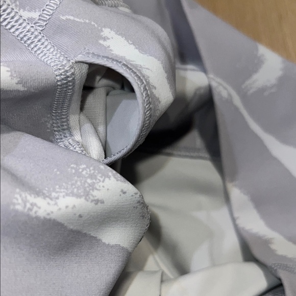 EUC - Lululemon Wunder Under Crop Capri Gray and White Leggings - Picture 6 of 7